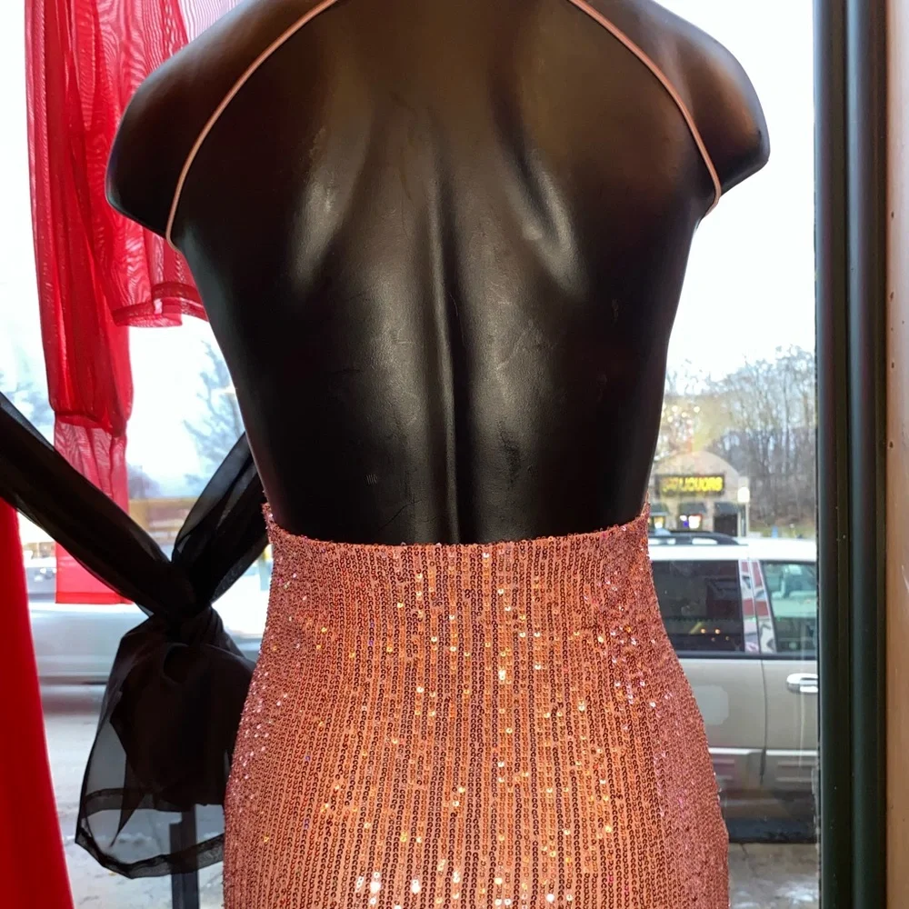 Sparkling Pink Dress backless - Picture 2 of 5